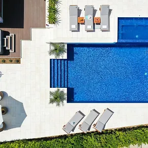 Pino With Pool, Sauna & Jacuzzi Apartament